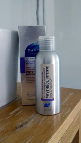 undulate falanks øre Review :: Phyto Phythéol Intense Anti-Dandruff Treatment Shampoo - Dandruff  Deconstructed